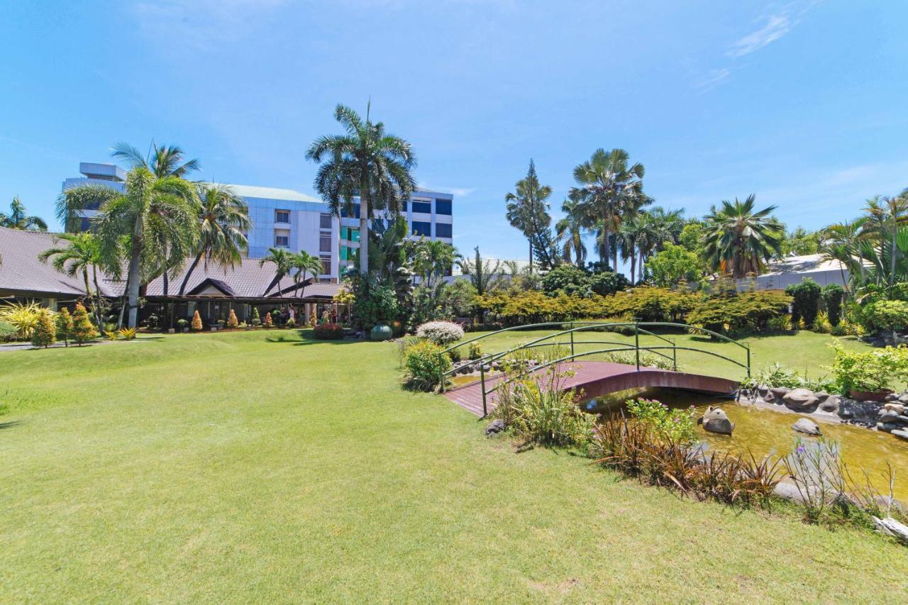Hotel Reddoorz Premium @ The Ritz Garden Oases Davao Exterior foto