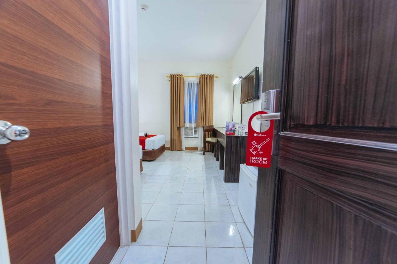 Hotel Reddoorz Premium @ The Ritz Garden Oases Davao Exterior foto