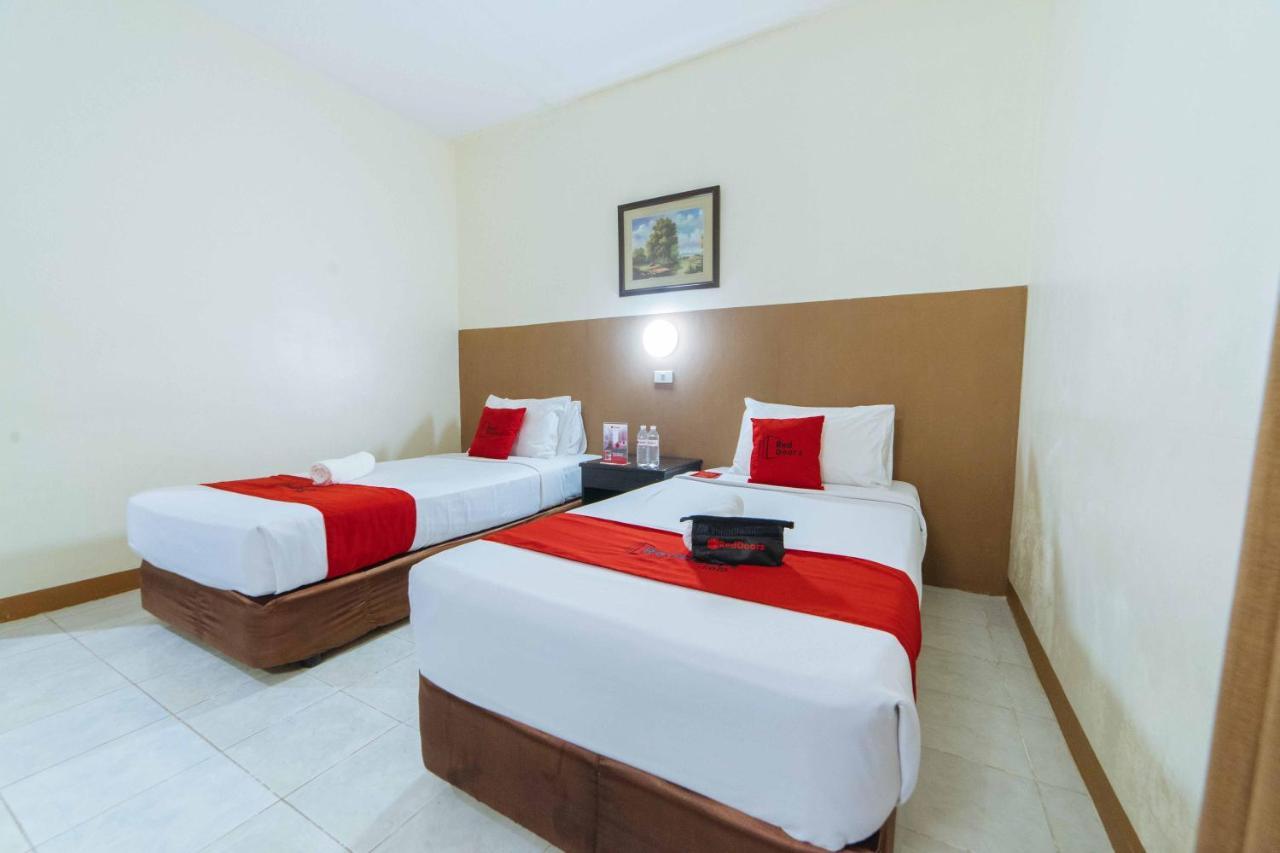 Hotel Reddoorz Premium @ The Ritz Garden Oases Davao Exterior foto