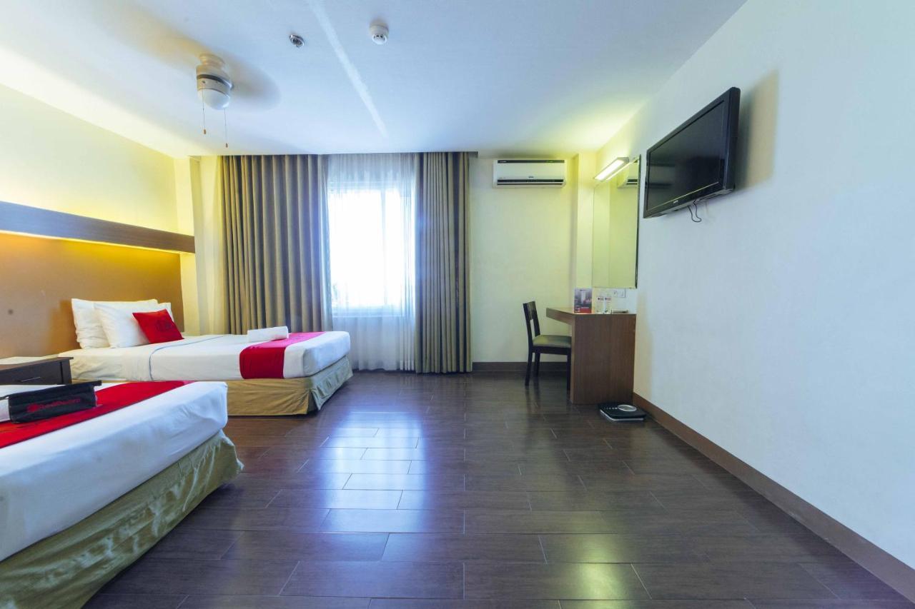 Hotel Reddoorz Premium @ The Ritz Garden Oases Davao Exterior foto