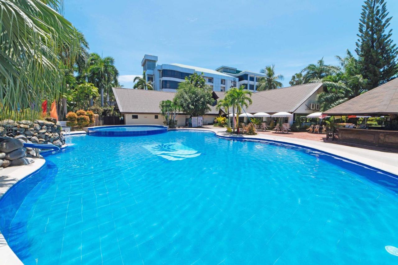 Hotel Reddoorz Premium @ The Ritz Garden Oases Davao Exterior foto