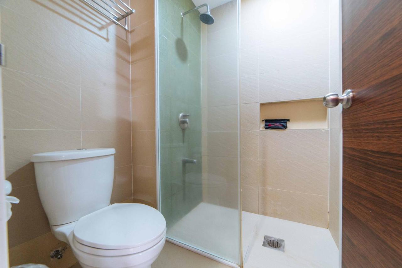 Hotel Reddoorz Premium @ The Ritz Garden Oases Davao Exterior foto