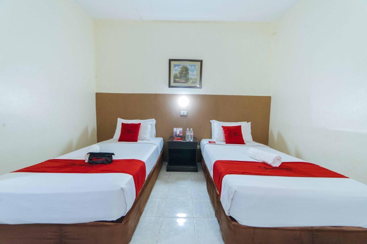 Hotel Reddoorz Premium @ The Ritz Garden Oases Davao Exterior foto