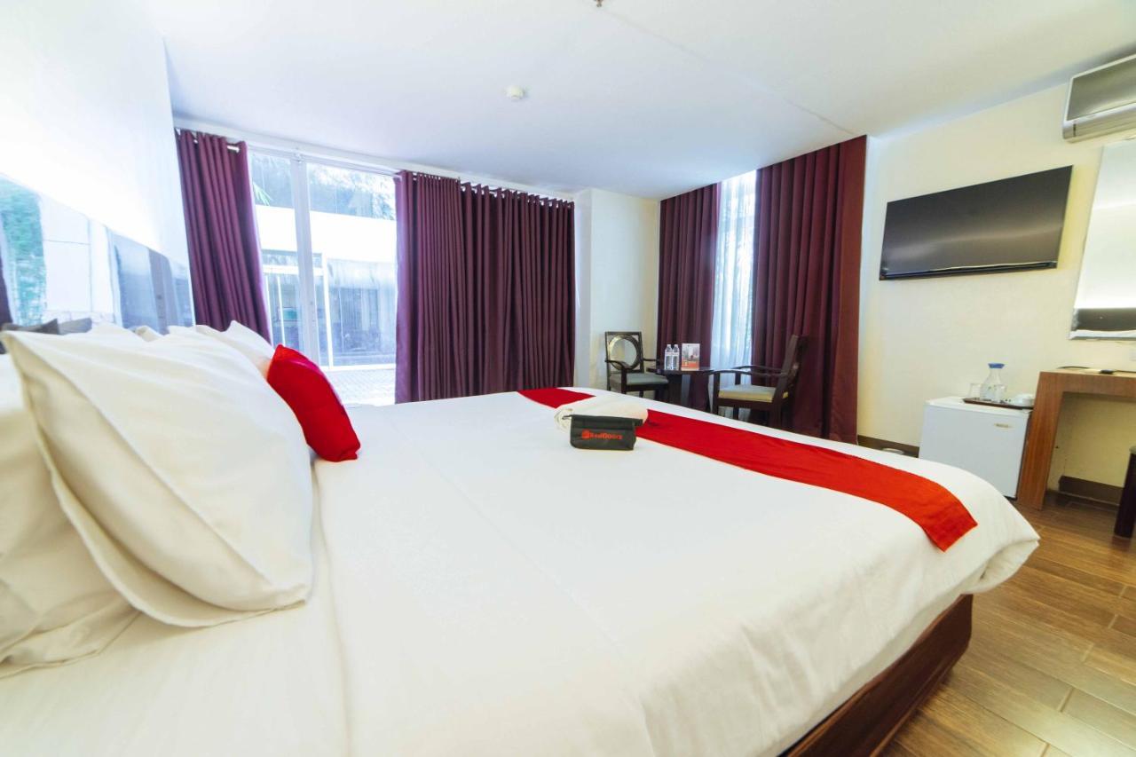 Hotel Reddoorz Premium @ The Ritz Garden Oases Davao Exterior foto