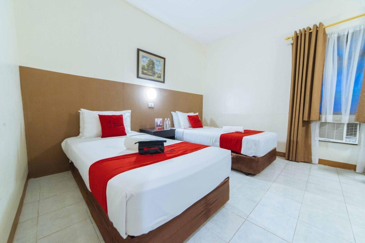 Hotel Reddoorz Premium @ The Ritz Garden Oases Davao Exterior foto