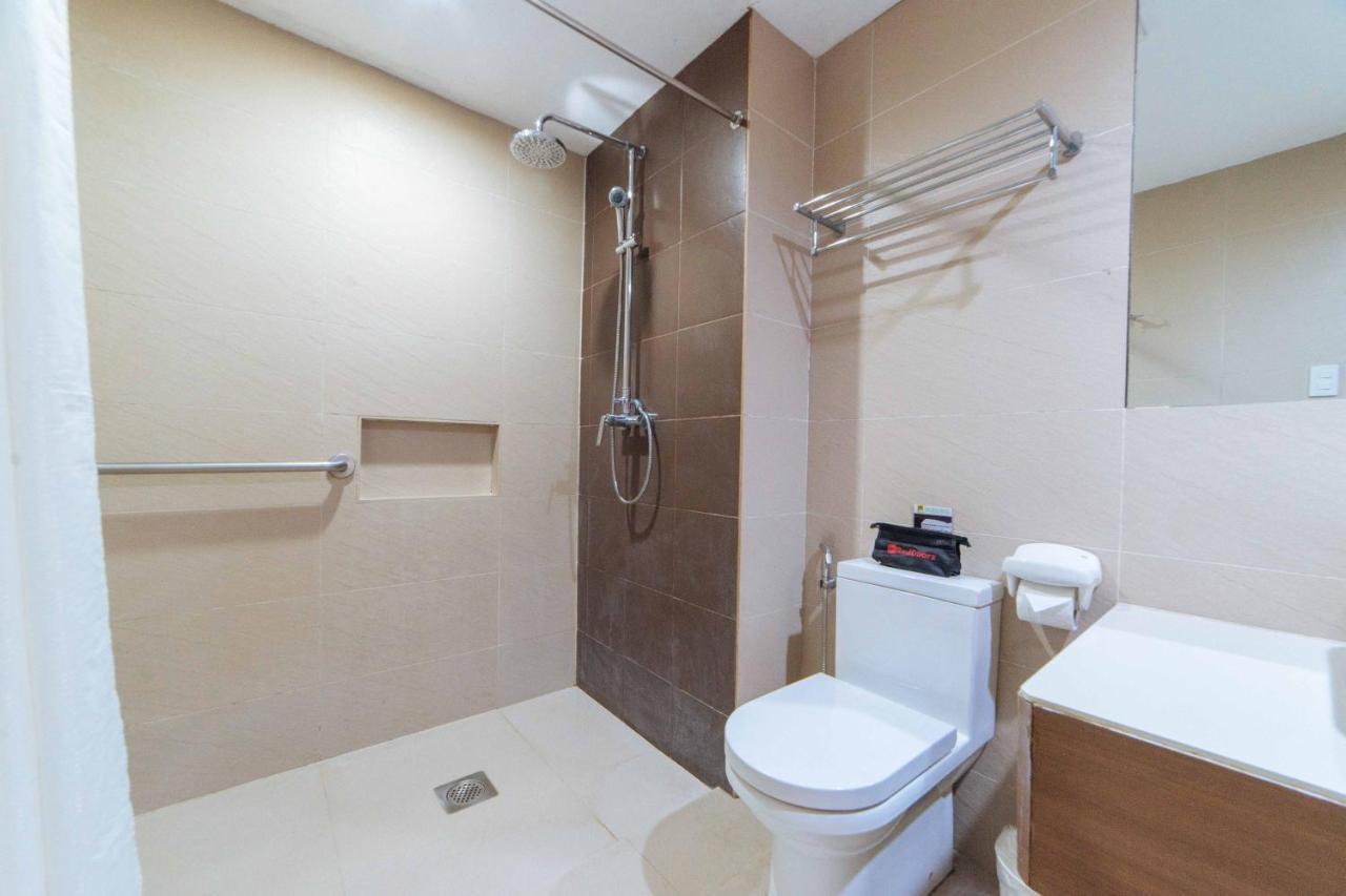 Hotel Reddoorz Premium @ The Ritz Garden Oases Davao Habitación foto