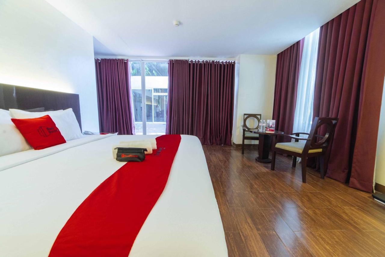 Hotel Reddoorz Premium @ The Ritz Garden Oases Davao Exterior foto