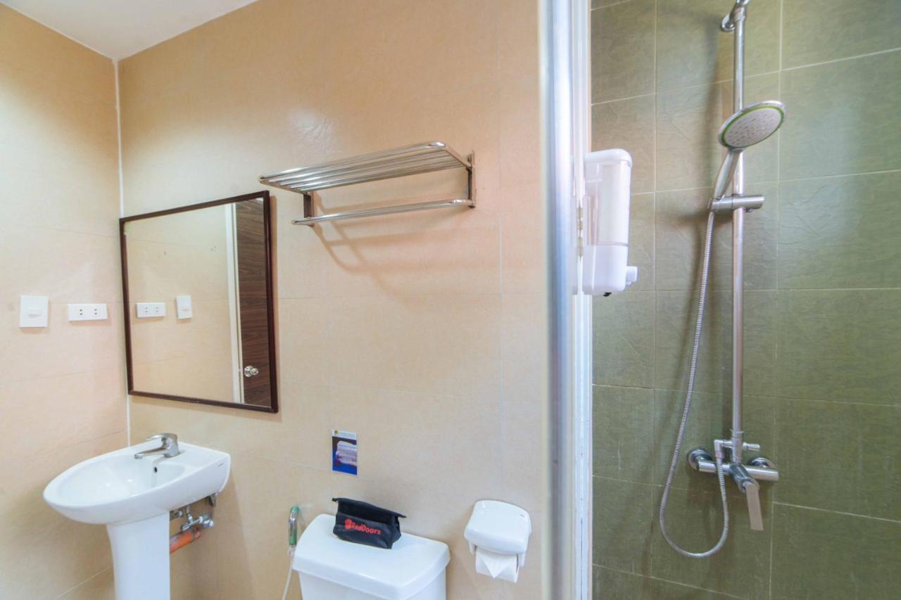 Hotel Reddoorz Premium @ The Ritz Garden Oases Davao Exterior foto