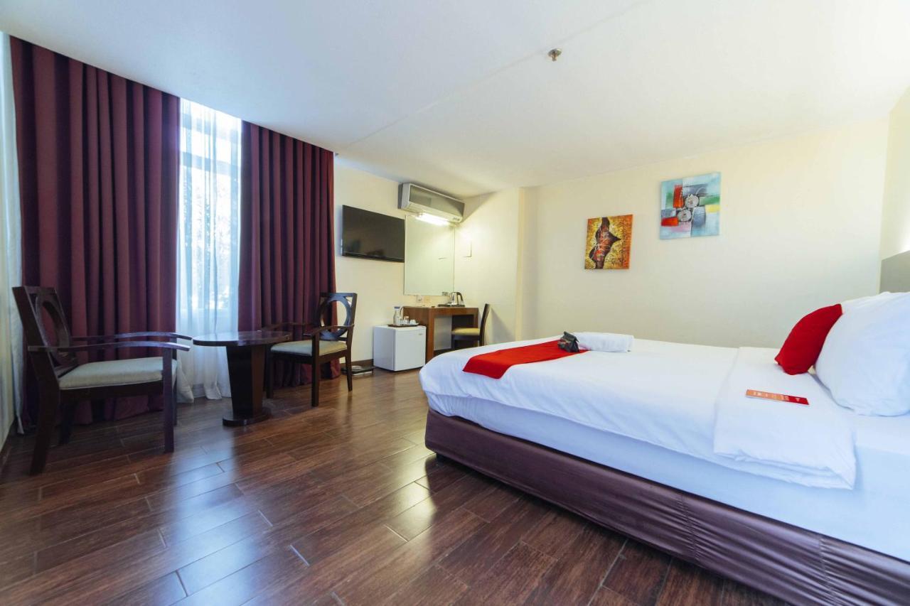 Hotel Reddoorz Premium @ The Ritz Garden Oases Davao Exterior foto