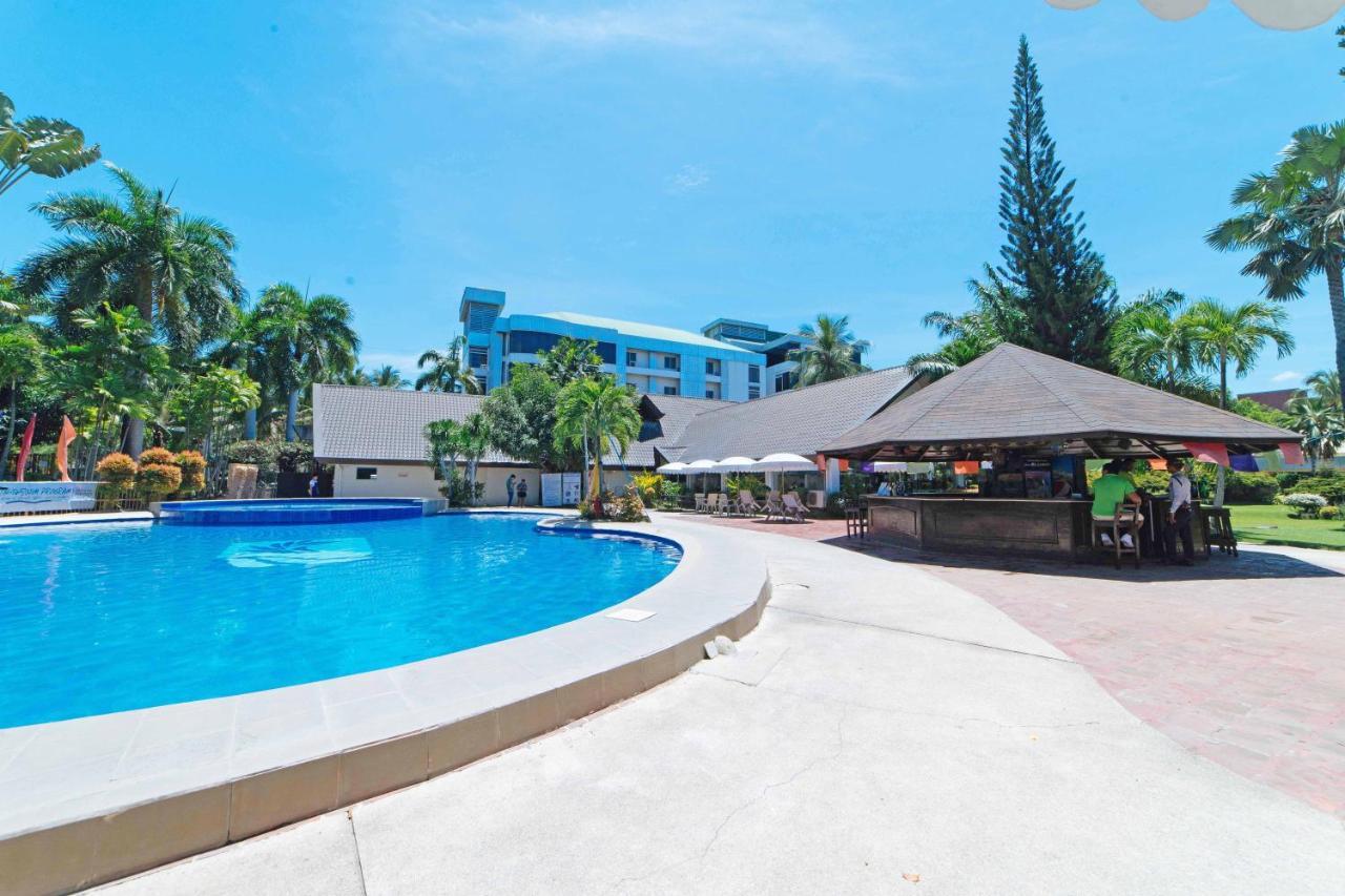 Hotel Reddoorz Premium @ The Ritz Garden Oases Davao Exterior foto