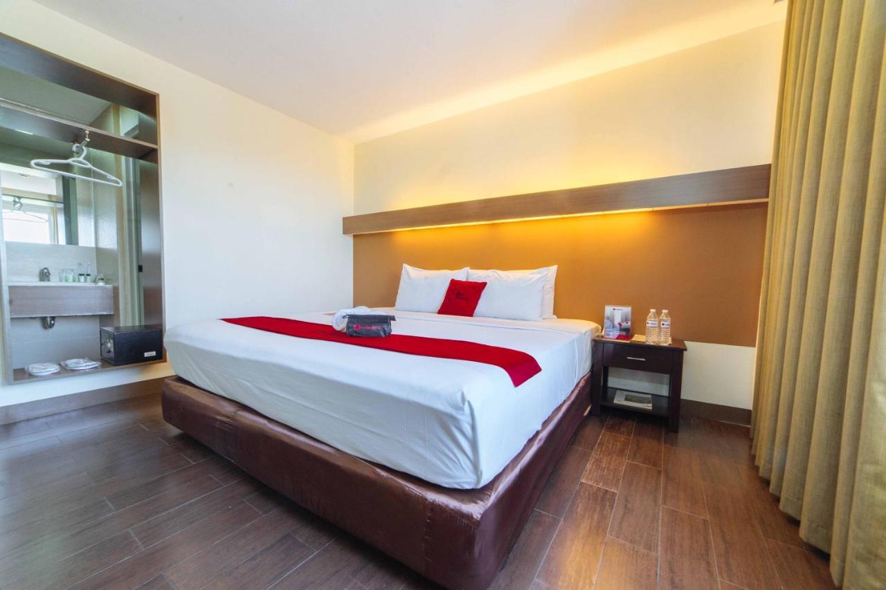 Hotel Reddoorz Premium @ The Ritz Garden Oases Davao Exterior foto
