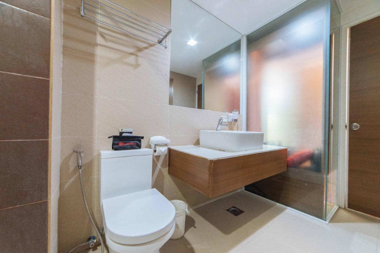 Hotel Reddoorz Premium @ The Ritz Garden Oases Davao Exterior foto